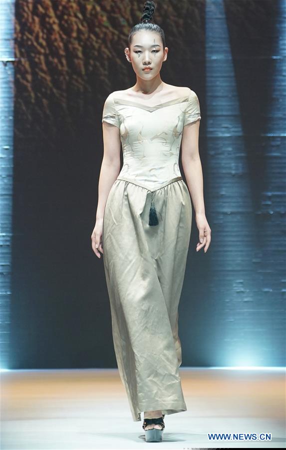 CHINA-CHENGDU-COLLEGE-FASHION WEEK (CN)