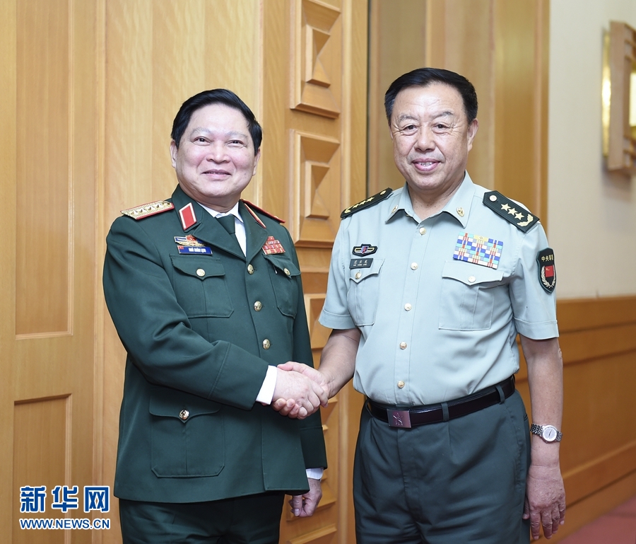 8月29日，中共中央政治局委員、中央軍委副主席范長龍在北京會見越南共產(chǎn)黨中央政治局委員、國防部長吳春歷。 新華社記者張領(lǐng)攝