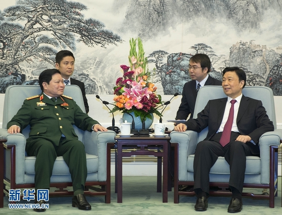 8月29日，中共中央政治局委員、國家副主席李源潮在北京會見越南共產(chǎn)黨中央政治局委員、國防部長吳春歷。 新華社記者丁林?jǐn)z