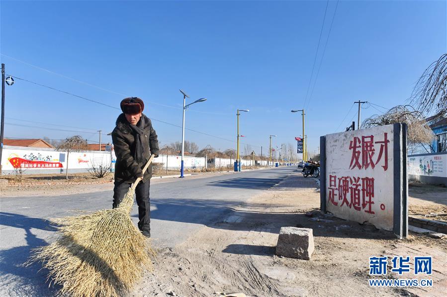 （新華全媒頭條·新時代新氣象新作為·圖文互動）（1）抬腳踏上水泥路，出門坐上公交車——我國竭力破除農村交通“最后一公里”瓶頸