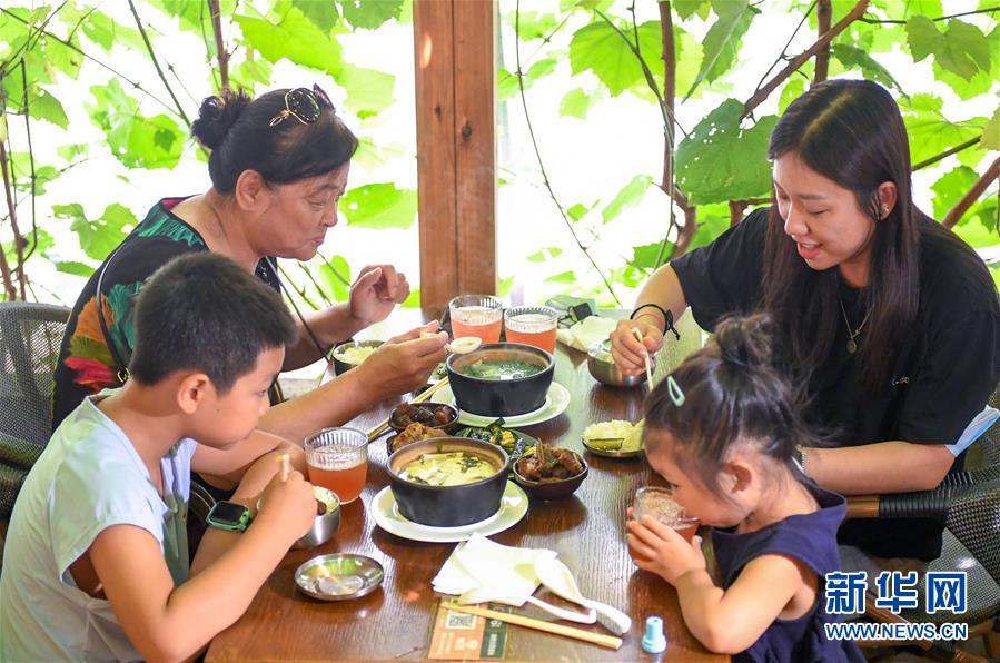 （在習近平新時代中國特色社會主義思想指引下——新時代新作為新篇章·習近平總書記關切事·圖文互動）（6）珍惜盤中餐，狠剎浪費風——各地積極行動堅決制止餐飲浪費
