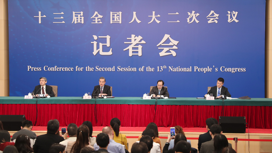 王毅回答記者提問(wèn)