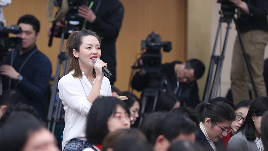 澎湃新聞?dòng)浾? /></a>
</div>
</div>
<br />
<div id=
