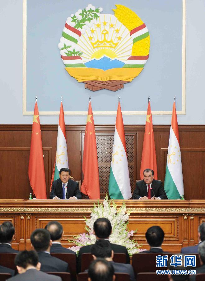 9月13日，國家主席習近平同塔吉克斯坦總統拉赫蒙在杜尚別共同會見記者。 新華社記者謝環馳攝