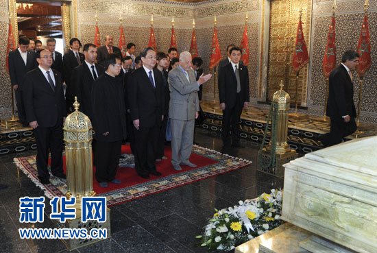 11月4日，中國全國政協主席俞正聲在拉巴特拜謁穆罕默德五世墓。新華社記者 張鐸 攝