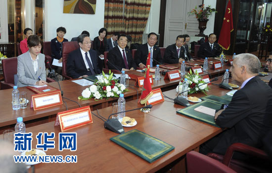 11月3日，中國全國政協主席俞正聲在拉巴特會見摩洛哥眾議長阿拉米。 新華社記者 張鐸 攝